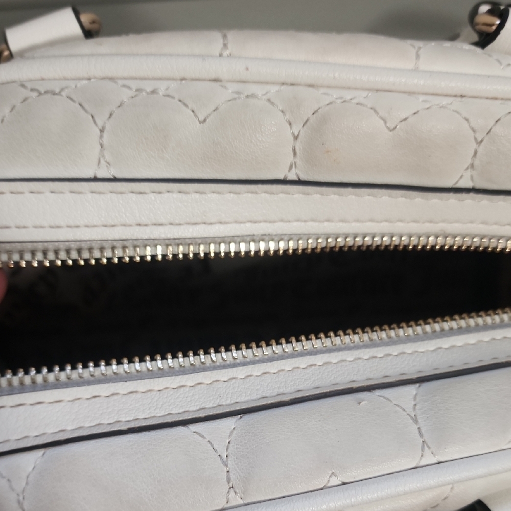 Juicy Couture Quilted White Heart Bag With Crossbody Strap - Picture 10 of 14